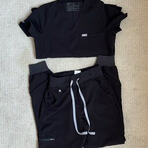 FIGS BLACK SCRUBS